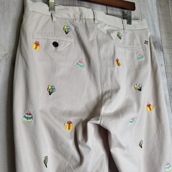 Castaway Nantucket Pants. Birthday, Cake, Presents. Size 34"×29" - Picture 7 of 12